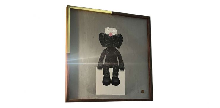 Cuadro Nogal Kaws Grey