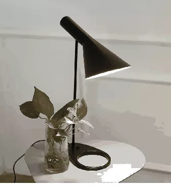 Lámpara de Mesa Swan Negro