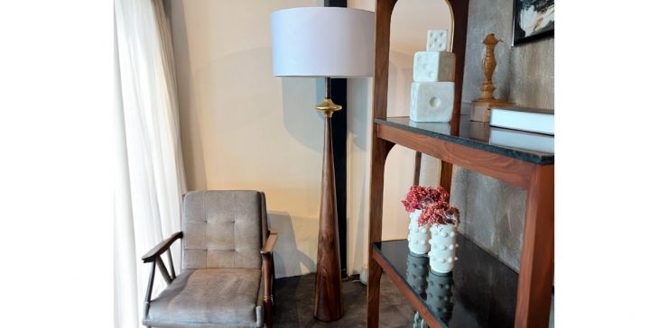 Lámpara de Piso Nogal Orbital